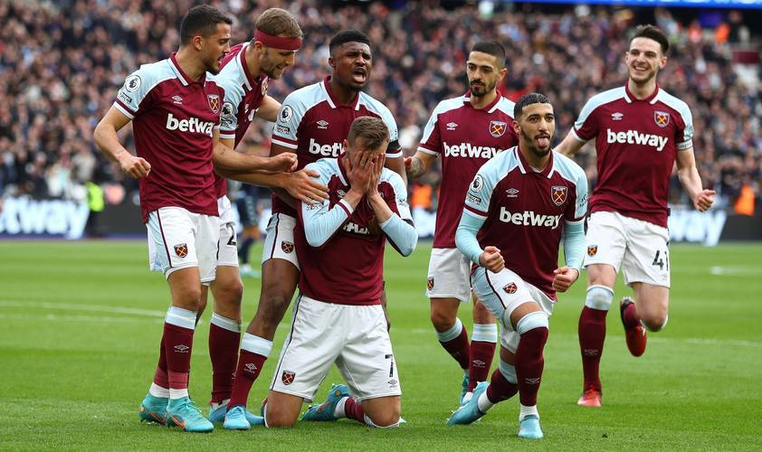 39岁仍然无所畏惧：诺伊尔的拜仁传奇继续