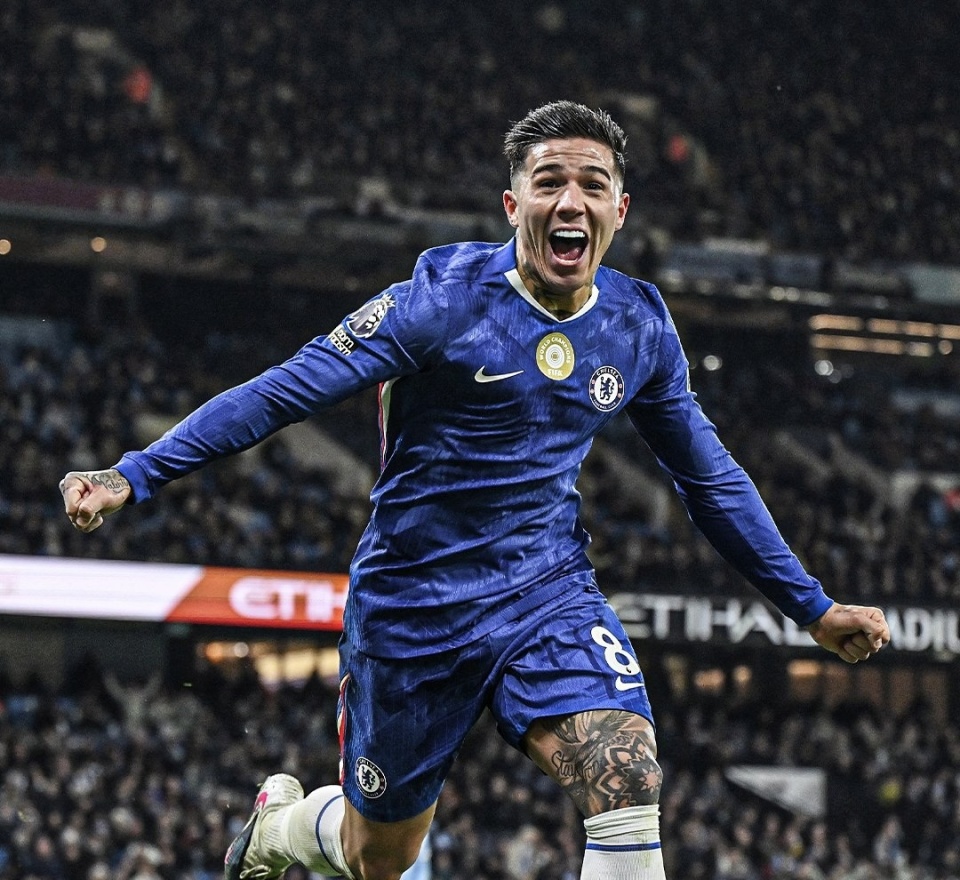 里贝里儿子赛义夫身穿阿尔及利亚球衣自拍，引起热议