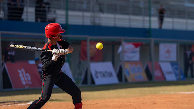 广东男篮在CBA杯赛中以94-80击败广州男篮，奎恩全场高效表现，贡献29分6篮板7助攻5抢断，助力球队取得首胜。