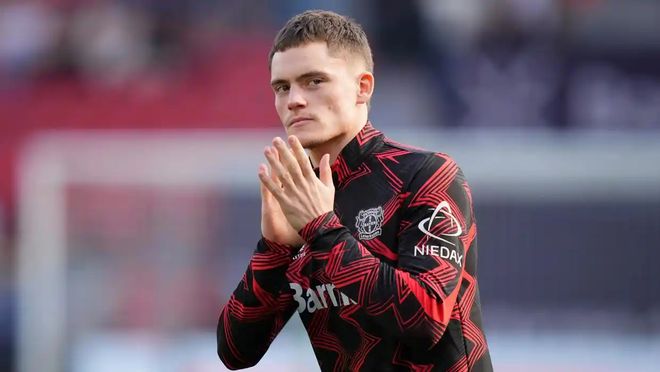 曼联考虑签下巴莱巴，期待填补中场空缺，暂无戈麦斯交易计划。