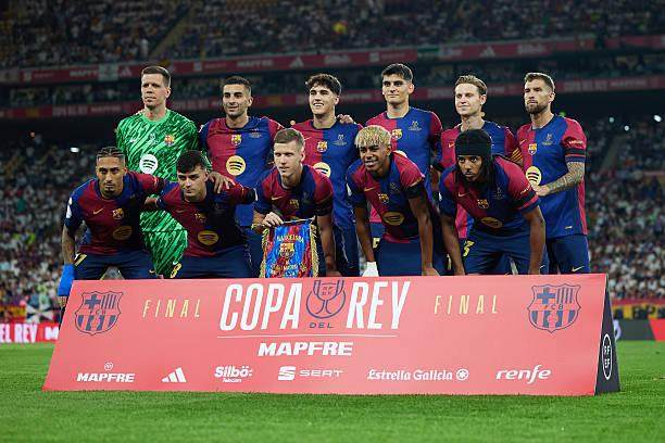 痛！女裁判扔球给希罗，不小心砸到了希罗的关键部位